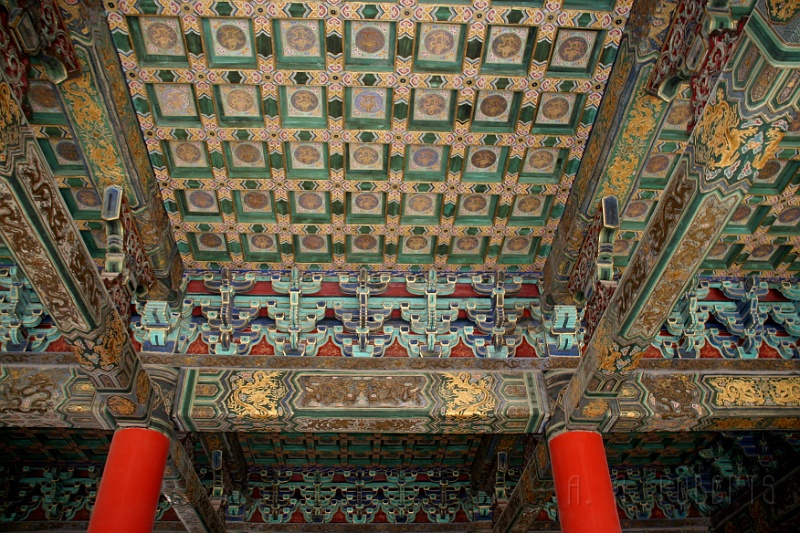 fc8.jpg - Here is some of th detail work on a ceiling... very nice.
